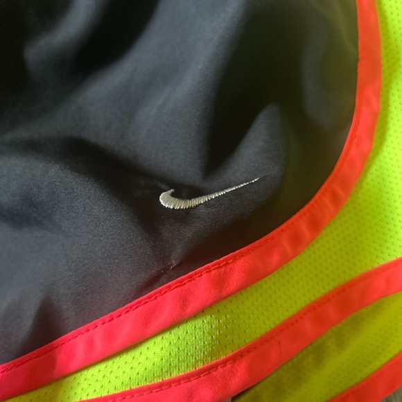 Nike Dri-FIT Tempo Running Shorts Black Neon Yellow Pink Flaw Size M - Picture 8 of 8